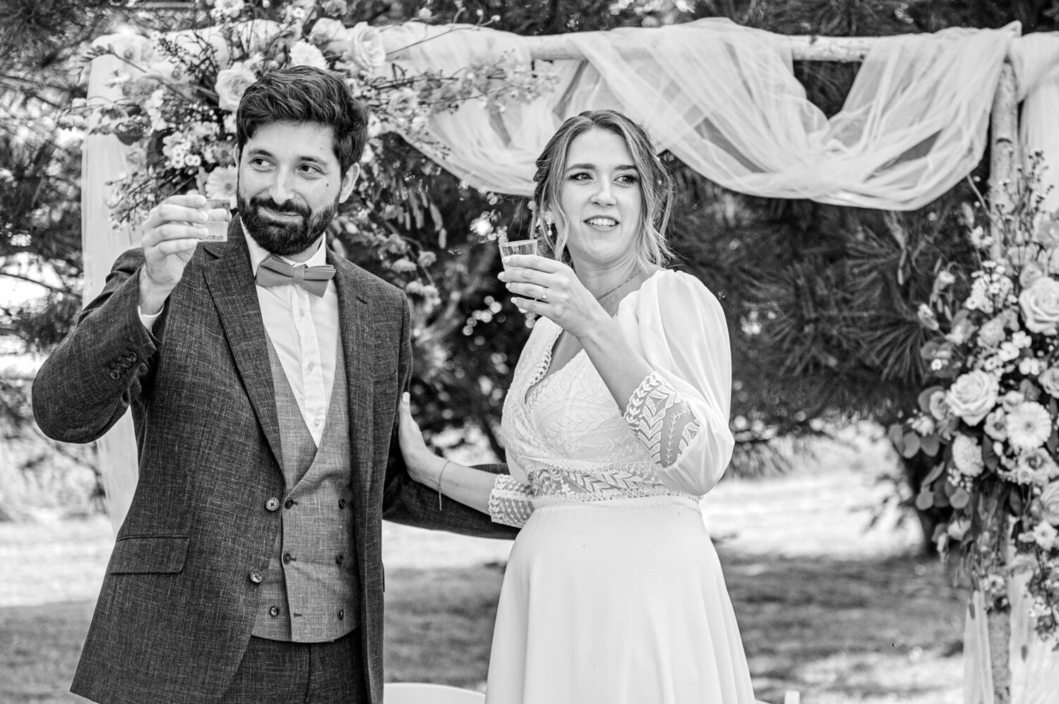 maries-trinquent-arche-fleurie-noir-et-blanc-wedding-planner-moselle